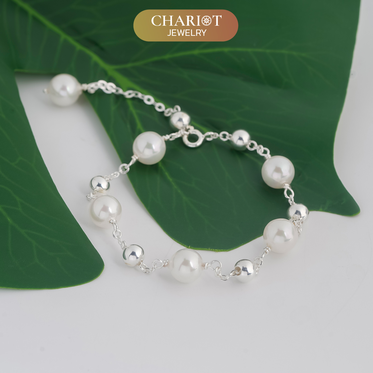 Glamorous Pearl Bracelet