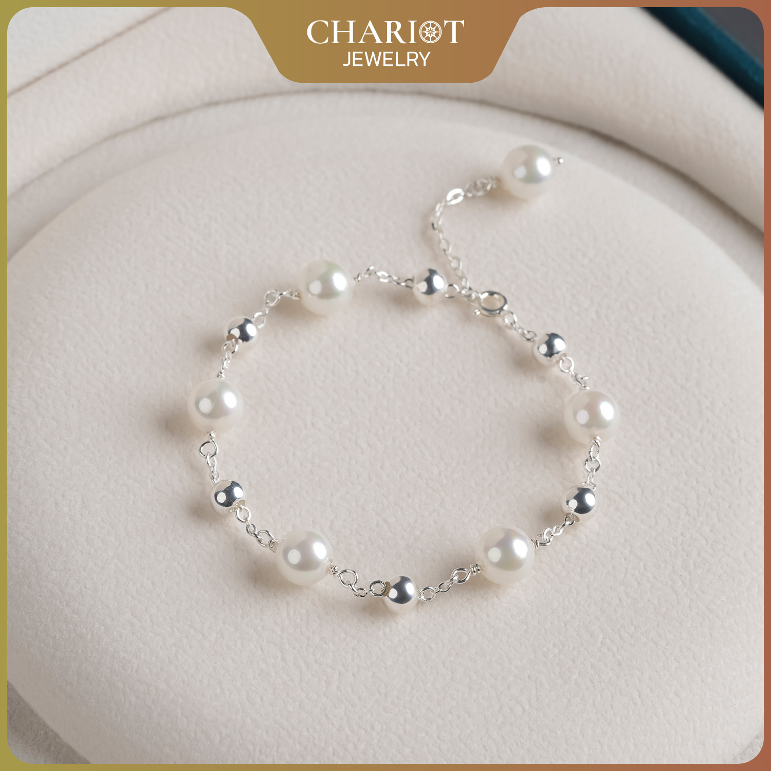 Glamorous Pearl Bracelet