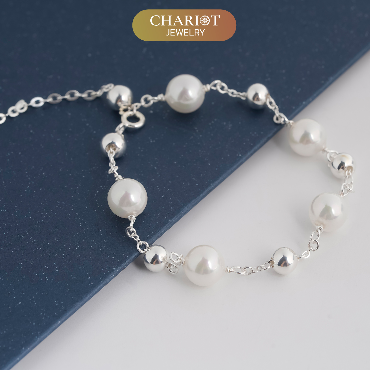 Glamorous Pearl Bracelet