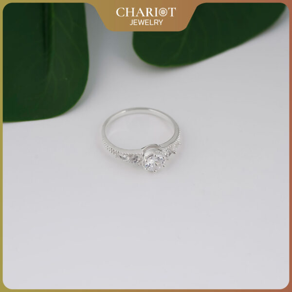 Spakling Embrace Ring