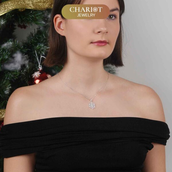 Christmas Necklace: Magical SnowFlake