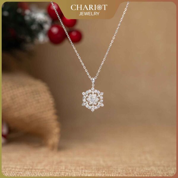 Christmas Necklace: Magical SnowFlake