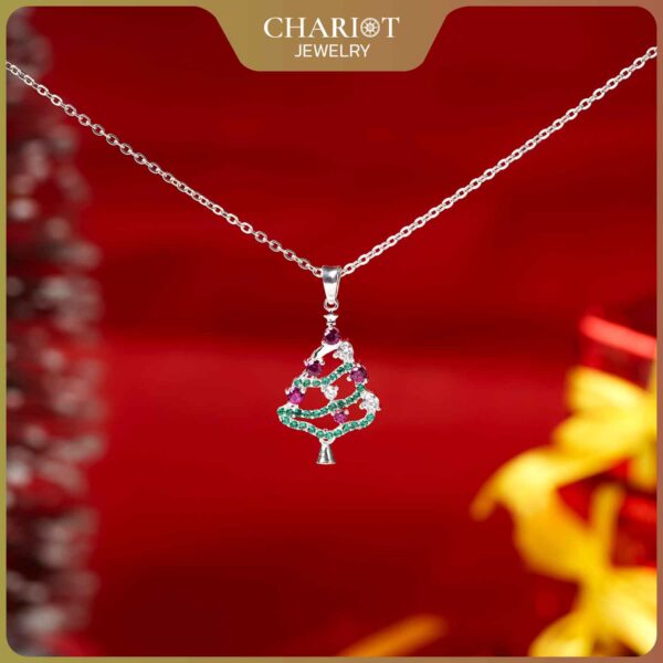 Christmas Necklace: Traditional Christmas Tree