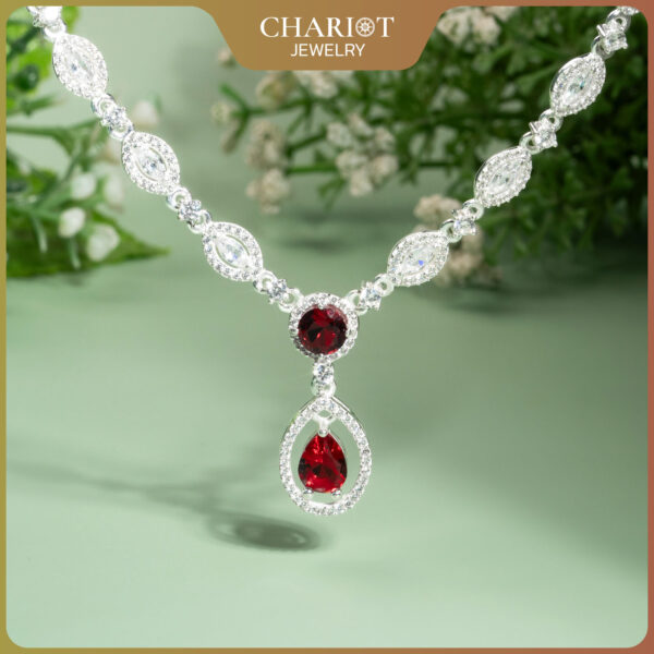 Giselle Oval Necklace