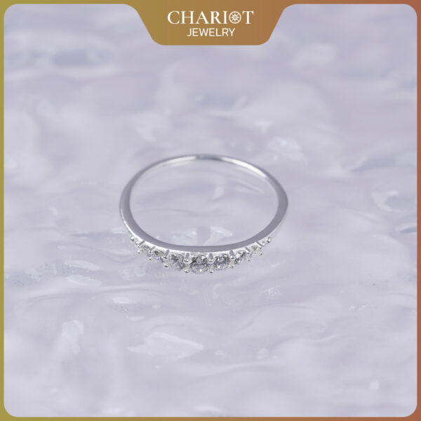 Horizontal-set Gemstone Ring