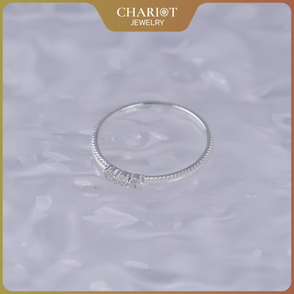 Smooth Three-Stone Gemstone Ring