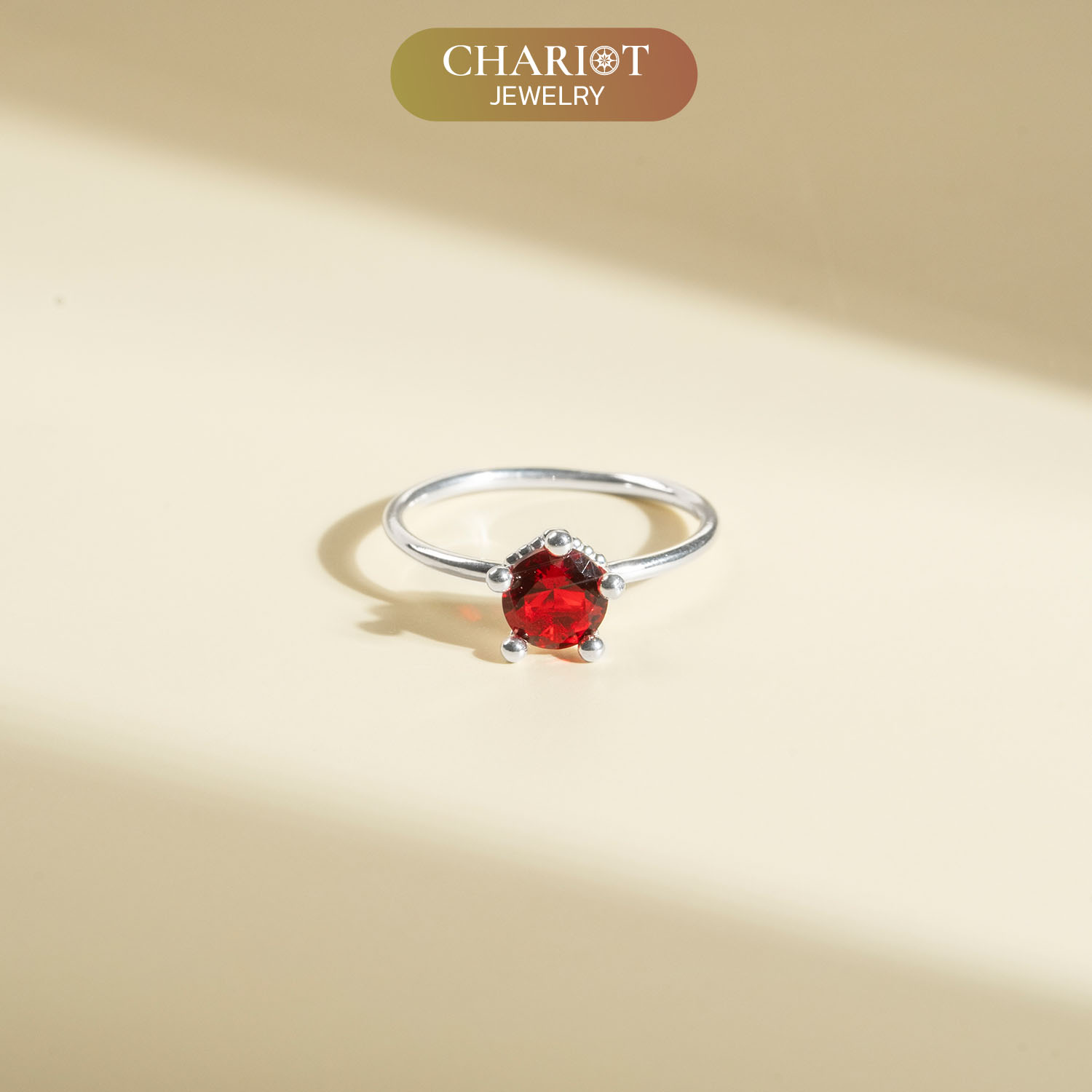 Little Glamour Queen Ring