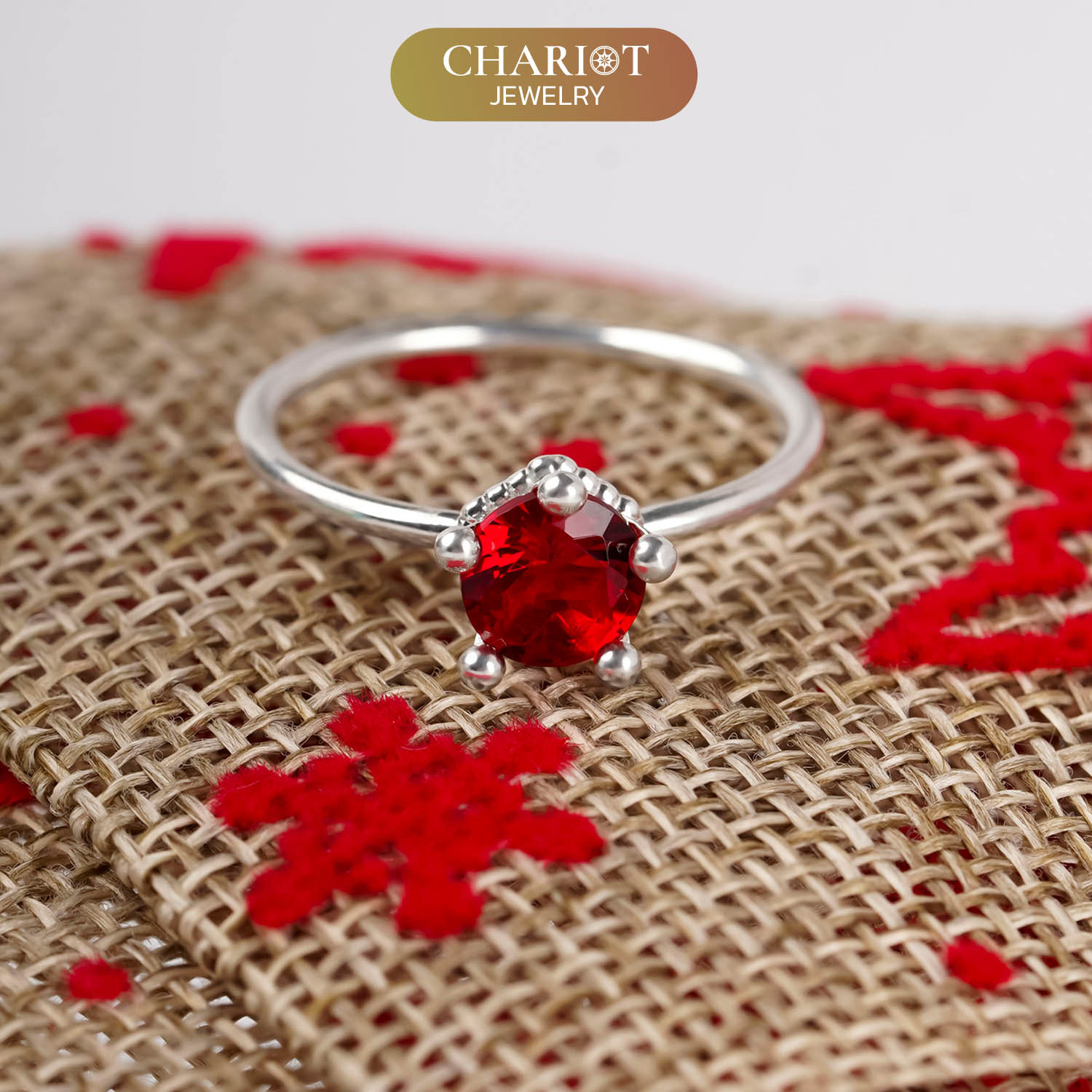 Little Glamour Queen Ring